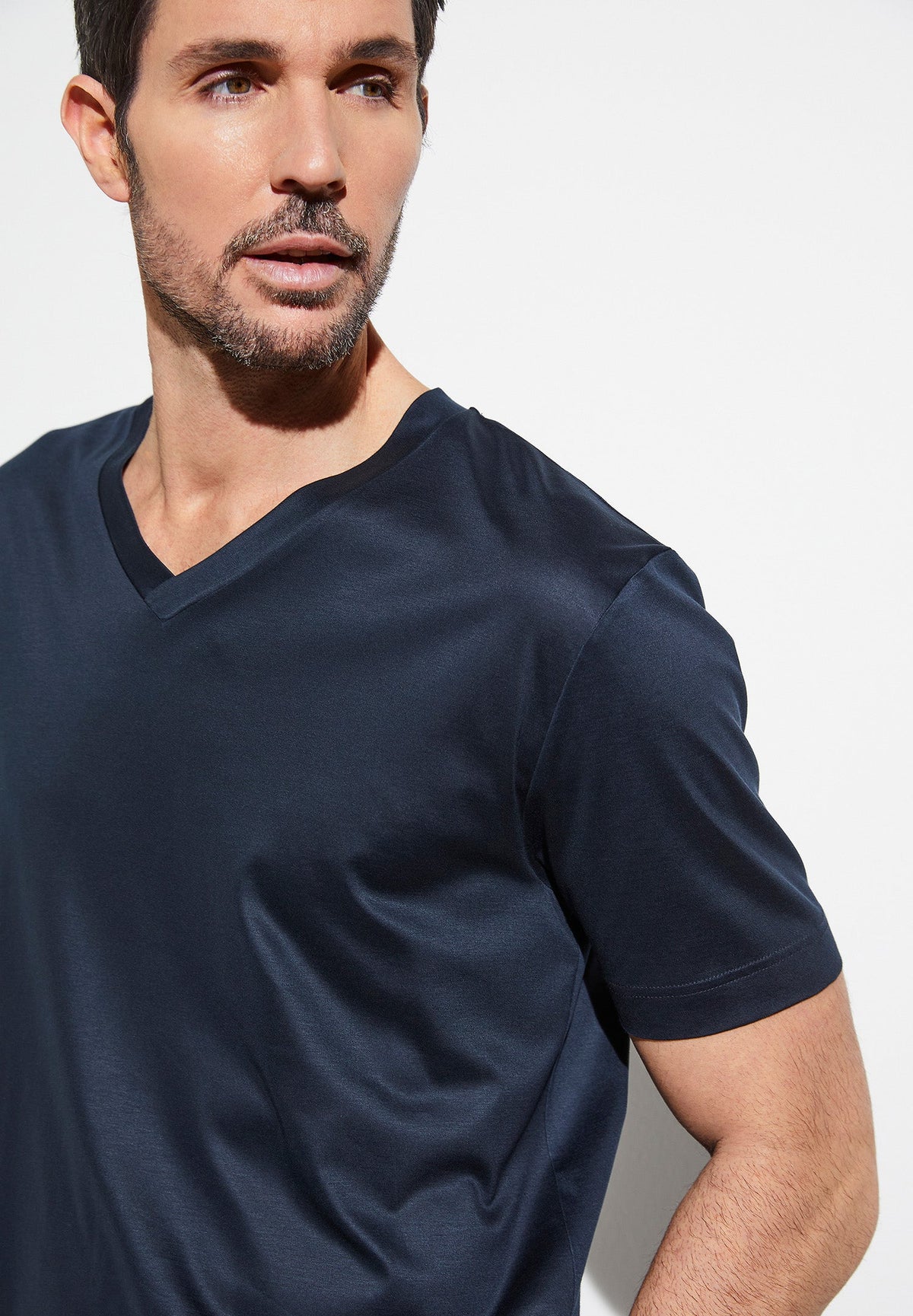 Sustainable Luxury | T-Shirt à manches courtes col en V - twilight blue