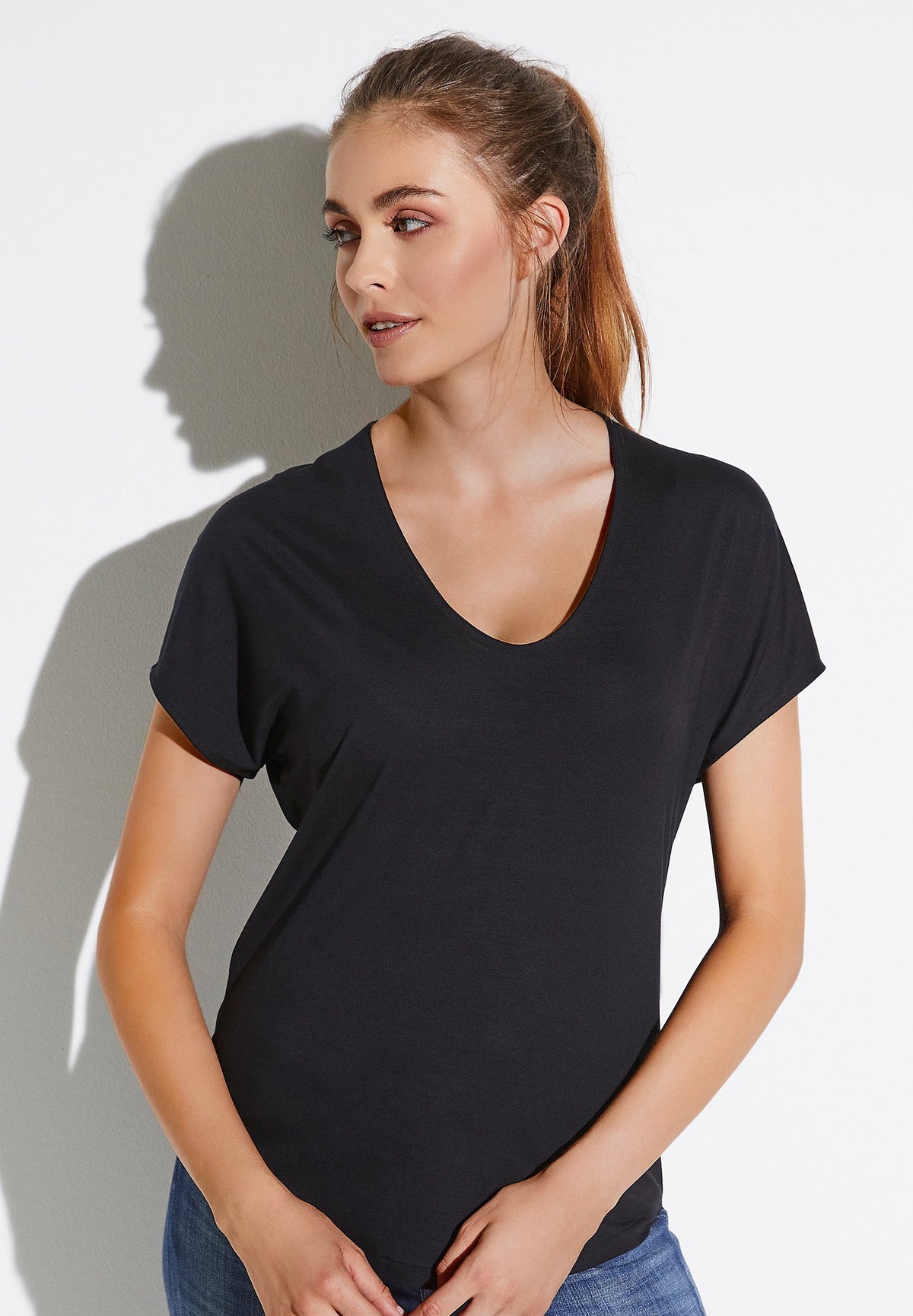 Pureness | T-Shirt à manches courtes col en V - black