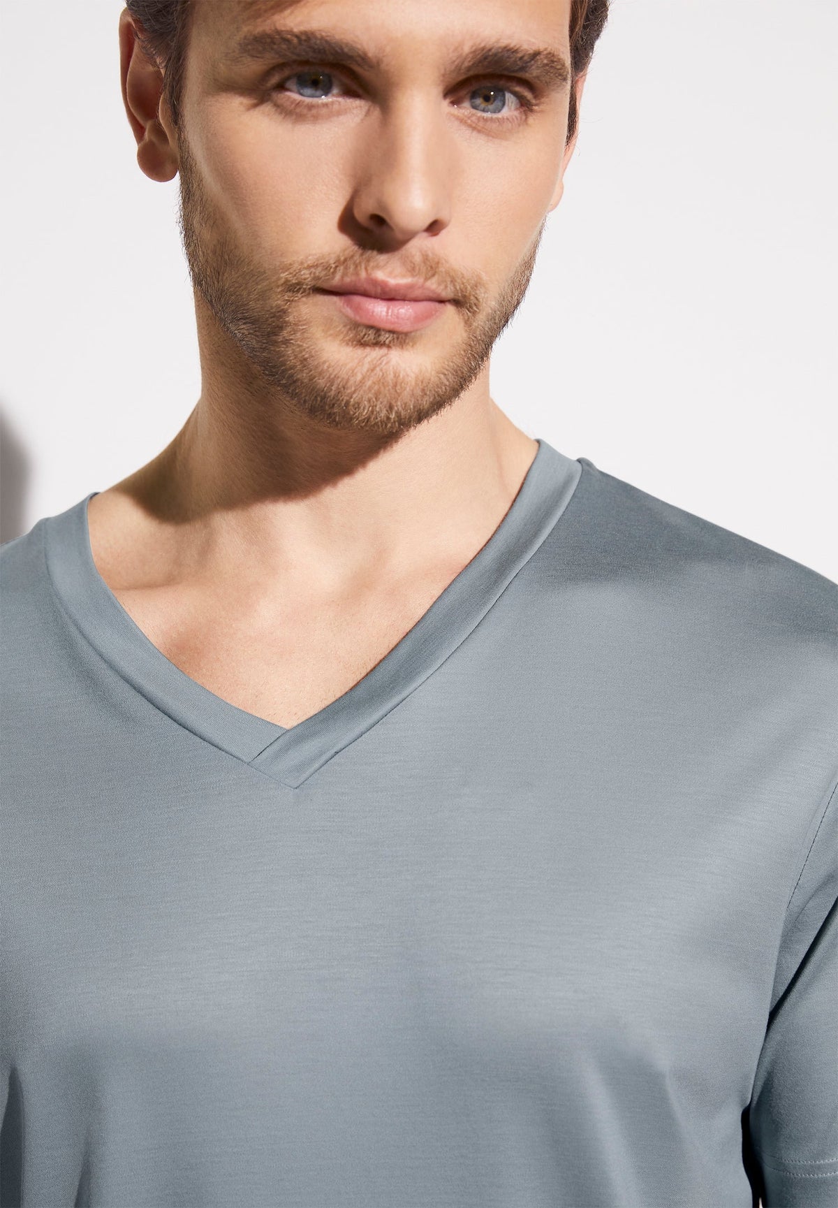 Sustainable Luxury | T-Shirt Short Sleeve V-Neck - blue grey