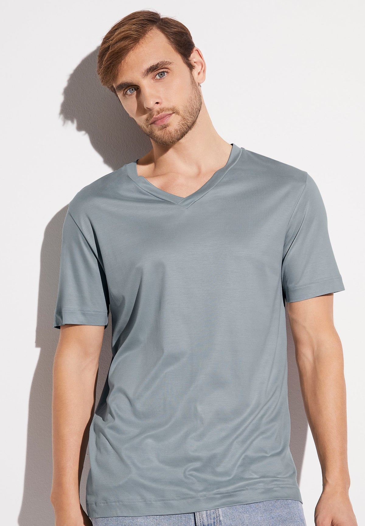 Sustainable Luxury | T-Shirt kurzarm V-Ausschnitt - blue grey