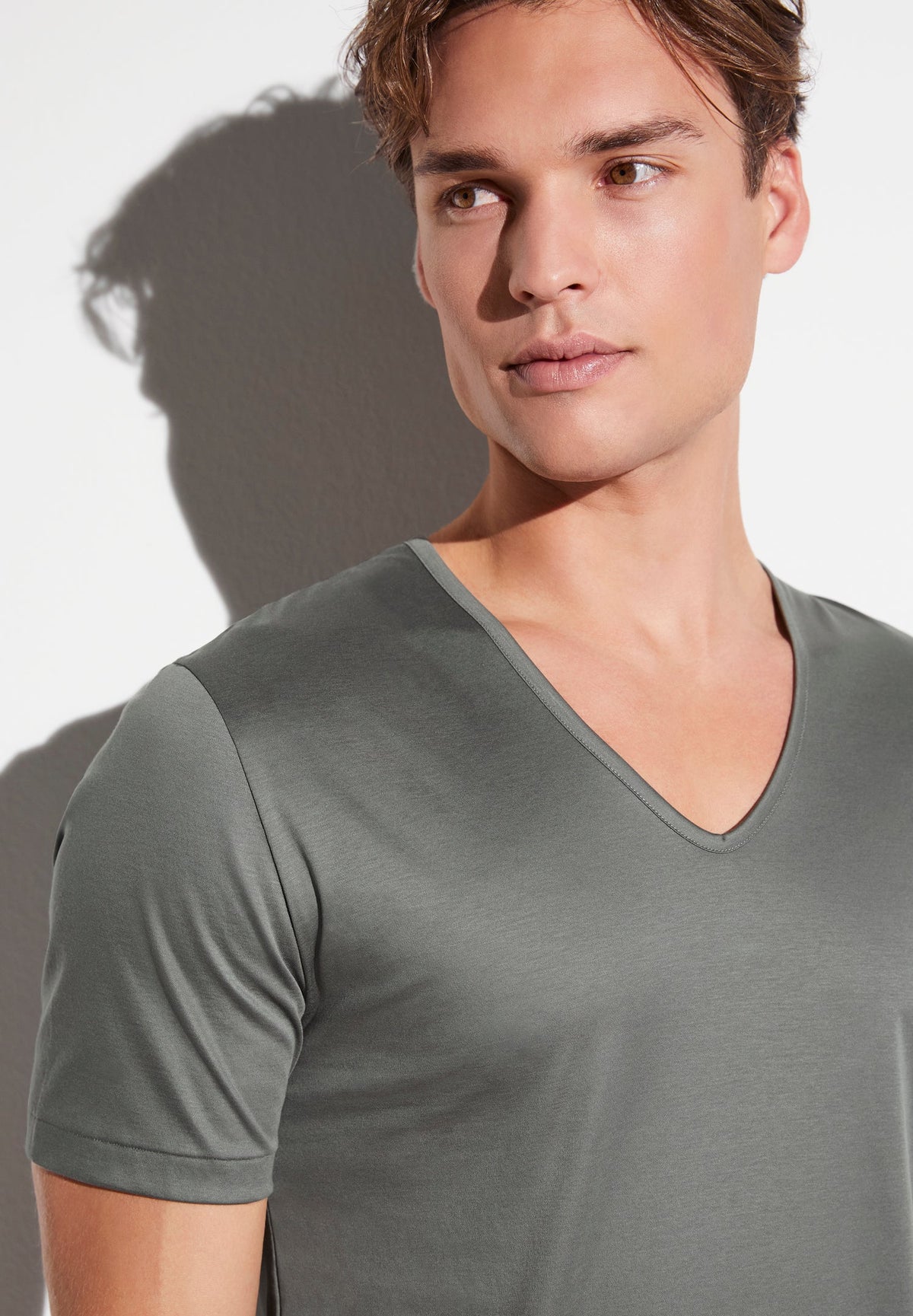 Sea Island | T-Shirt kurzarm V-Ausschnitt - dark sage