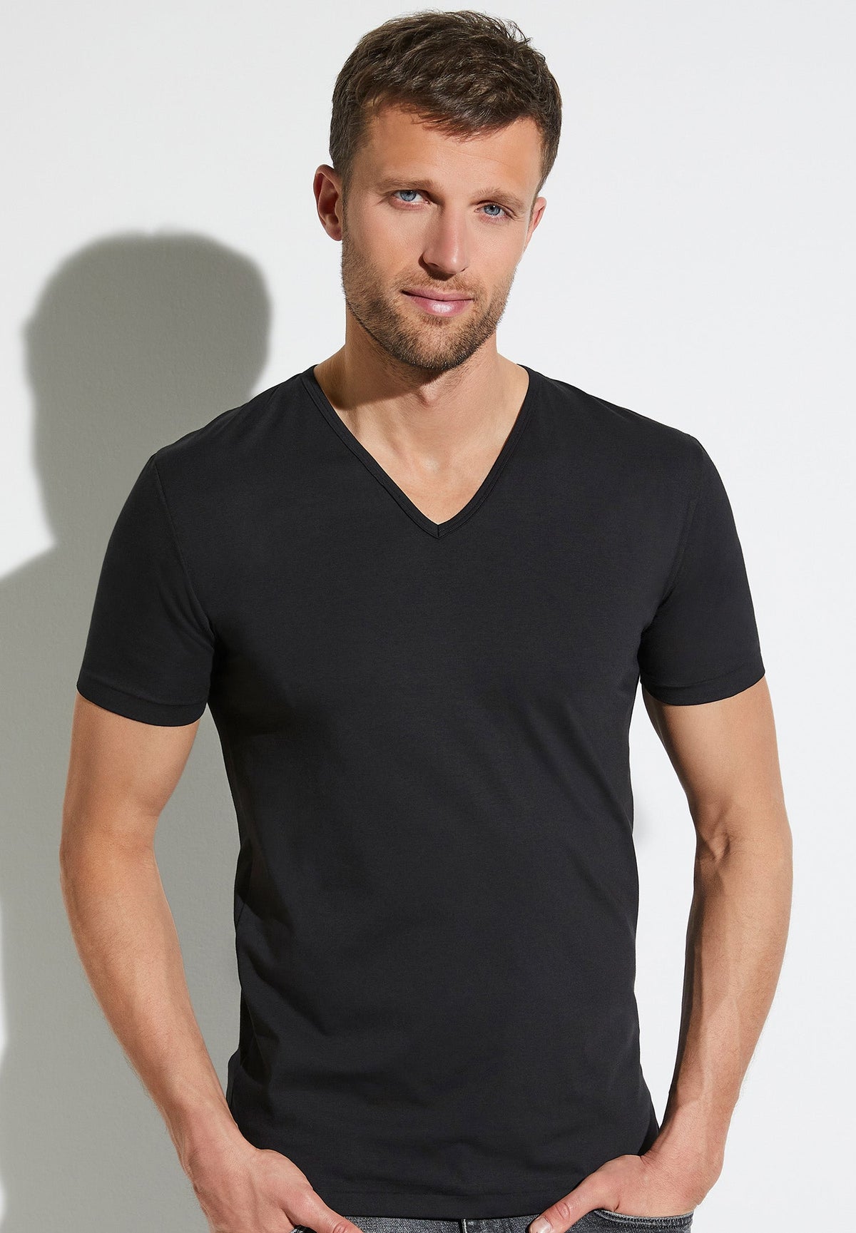 Pure Comfort | T-Shirt à manches courtes col en V - black