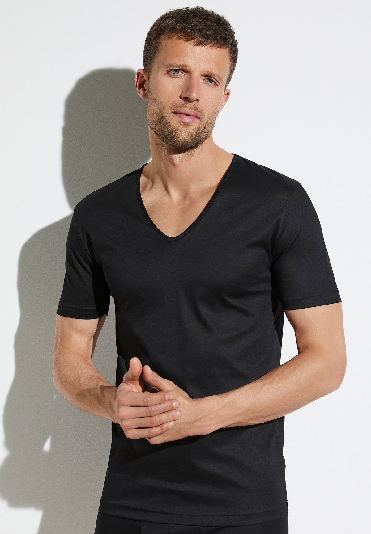 Sea Island | T-Shirt kurzarm V-Ausschnitt - black